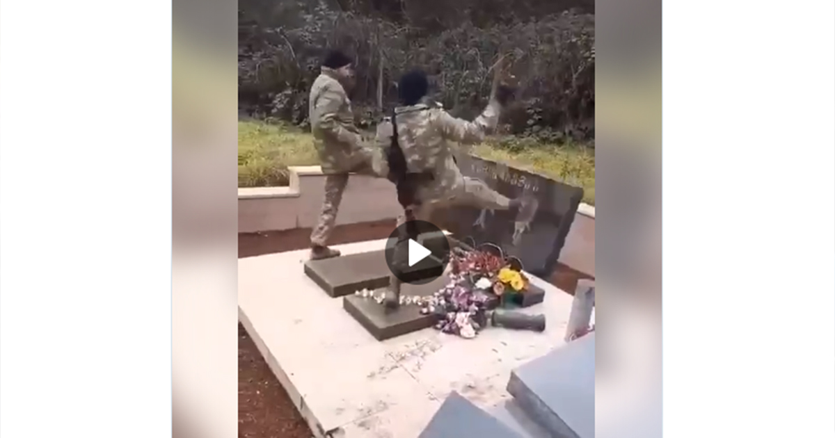 Ադրբեջանցի զինվորները հայկական գերեզմաններն են ավերում.  Wargonzo-ի տեսանյութը