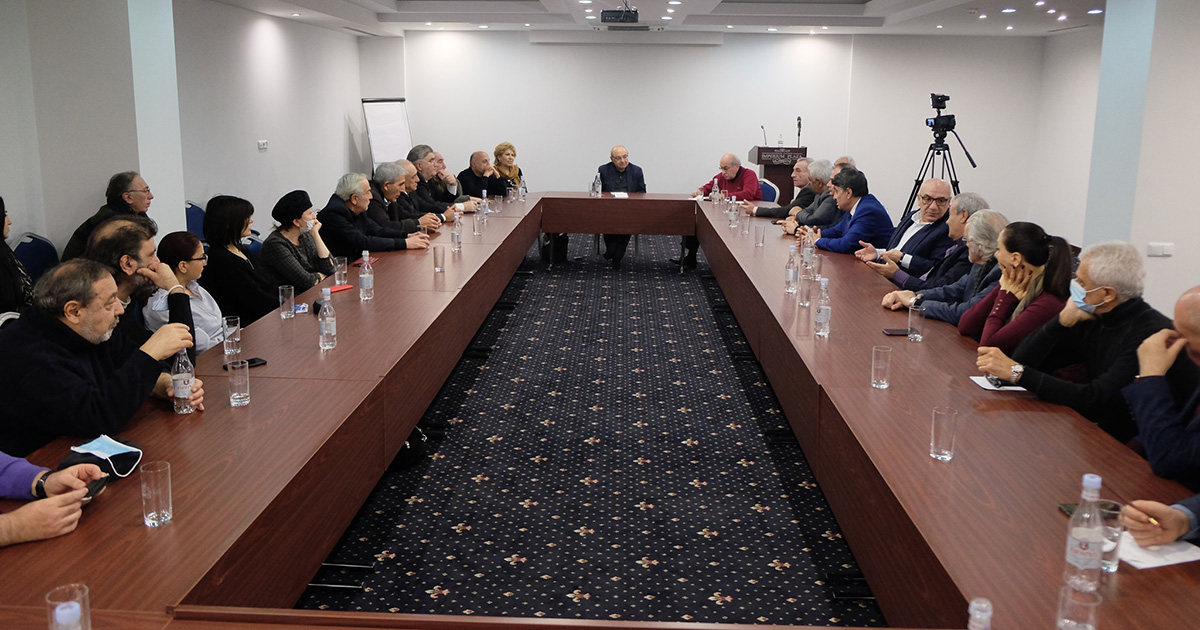 Հայրենիքի փրկության շարժման վարչապետի թեկնածու Վազգեն Մանուկյանն այսօր հանդիպել է մշակույթի և արվեստի գործիչների հետ