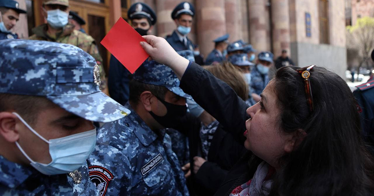 Ոստիկանները բերման են ենթարկել Հայաստանի ազգային հերոս Տիրան Խաչատրյանի կնոջը