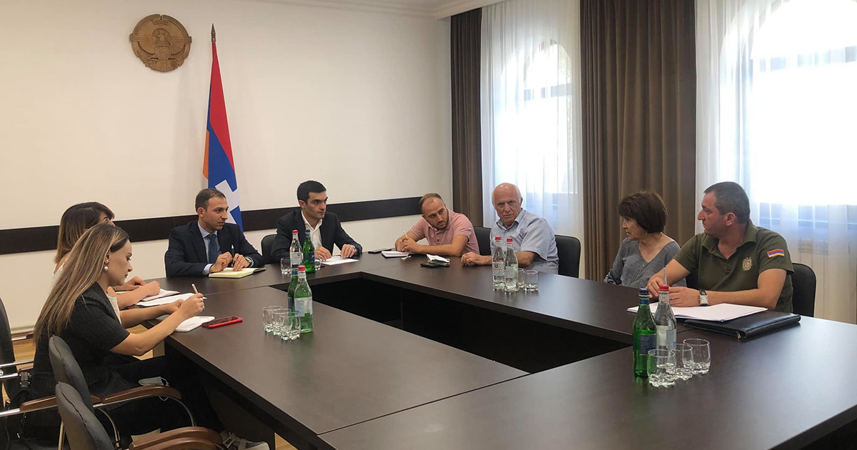 Արցախի ՄԻՊ-ը Երևանում հանդիպել է ՀԿ-ների ներկայացուցիչների հետ
