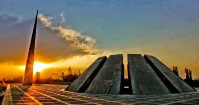 Եթե նիկոլերենից թարգմանենք բնական հայերեն, ապա ստացվում է, որ նա ողջ հայ հասարակությանը մեսիջ է ուղղում…