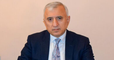 Սա ոչ միայն բացահայտ հակասում է դավանաբանական կանոններին, այլև աշխարհիկ օրենսդրությանը. Դանիելյան