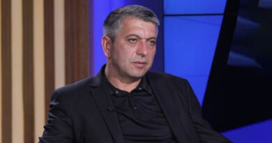 «Փախածներ», «պանդուխտի հոգեբանություն», «չկռվելու» մեղադրանք․ սա անարգանք է սեփական ժողովրդի նկատմամբ «Փախածներ», «պանդուխտի հոգեբանություն», «չկռվելու» մեղադրանք․ սա անարգանք է սեփական ժողովրդի նկատմամբ