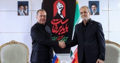 Մեդվեդևը գլխավորել է ռուսական պատվիրակությունը Թեհրանում և հանդիպել Փեզեշքիանի հետ Մեդվեդևը գլխավորել է ռուսական պատվիրակությունը Թեհրանում և հանդիպել Փեզեշքիանի հետ