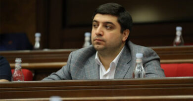 ՔՊ-ական Վաղարշակ Հակոբյանը հրաժարվում է պատգամավորական մանդատից