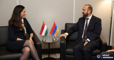 Արարատ Միրզոյանը հանդիպել է Հունգարիայի փոխվարչապետ և արտաքին գործերի նախարար Անիտա Օրբանի հետ Արարատ Միրզոյանը հանդիպել է Հունգարիայի փոխվարչապետ և արտաքին գործերի նախարար Անիտա Օրբանի հետ
