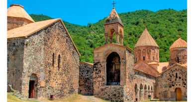 Բաքուն հիմա էլ Դադիվանքից մշակութային արժեքներ «գողանալու» մեջ է մեղադրում հայկական կողմին Բաքուն հիմա էլ Դադիվանքից մշակութային արժեքներ «գողանալու» մեջ է մեղադրում հայկական կողմին