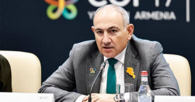 Նիկոլ հայադավի ամոթ չունենալու վրա կարելի է զայրանալ, բայց զարմանալ հաստատ պետք չէ, որովհետև արդեն սովորական մի բան է դարձել Նիկոլ հայադավի ամոթ չունենալու վրա կարելի է զայրանալ, բայց զարմանալ հաստատ պետք չէ, որովհետև արդեն սովորական մի բան է դարձել
